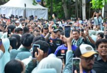 Duo Monster Energy Yamaha MotoGP Geber Euforia, Ratusan Pelajar Mataram Tumpah Ruah di Meet & Greet