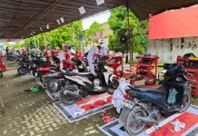 Service Motor Gratis & Air Bersih, AHM Turun Langsung Bantu Korban Bencana di Sumatera