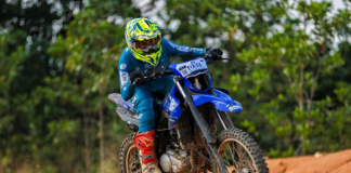 Night Race Perdana Shell BLU CRU Yamaha Enduro Challenge Sambangi Kalimantan Barat