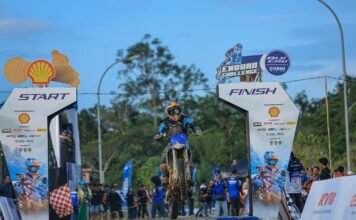 Lautan Penonton Padati Shell BLU CRU Yamaha Enduro Challenge Landak, Tembus 10 Ribu Pengunjung