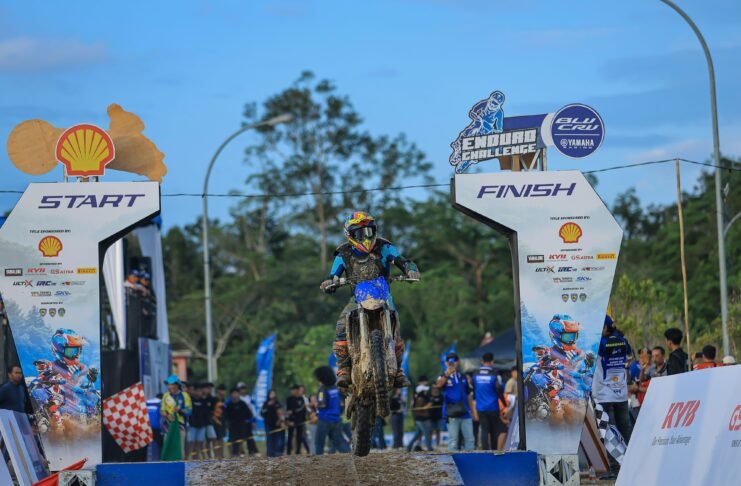 Lautan Penonton Padati Shell BLU CRU Yamaha Enduro Challenge Landak, Tembus 10 Ribu Pengunjung